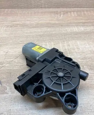 Volvo XC70 Front door window regulator motor 970714101 WR12290