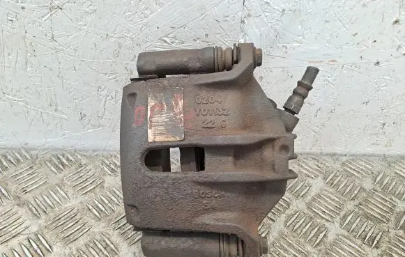 Peugeot 2008 I Front brake caliper Y01132 0204