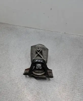 Renault Clio III Engine mount bracket 8200559729