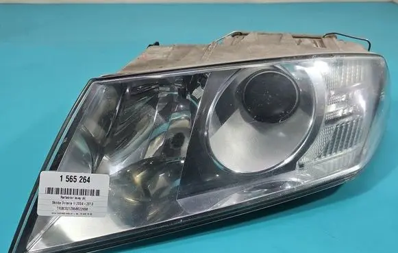 Skoda Octavia Mk2 (1Z) Headlight/headlamp 1Z1941015B IMPRK1565264