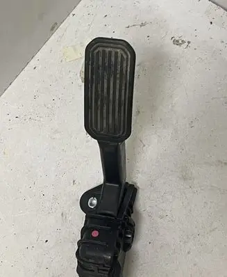 Toyota Land Cruiser (J120) Accelerator throttle pedal 7812060350