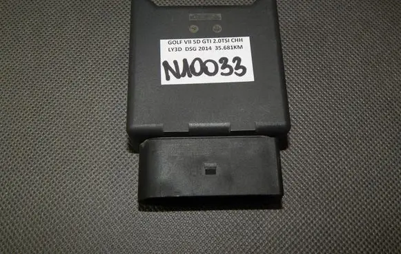 Volkswagen Golf VII Fuel injection pump control unit/module 5Q0906093