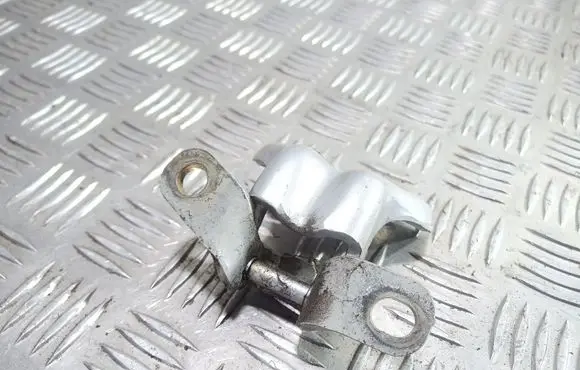 KIA Sorento Rear door upper hinge