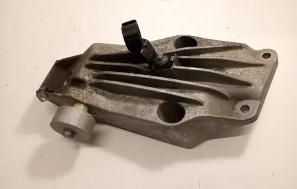 BMW 5 G30 G31 Engine mounting bracket 18574710 686155519