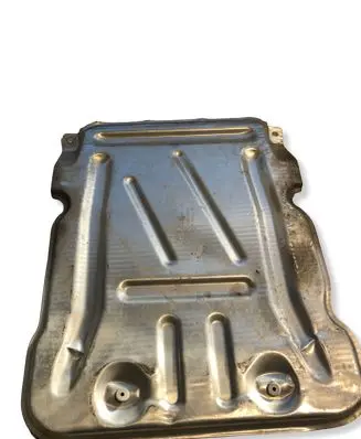 Volkswagen Jetta VII Engine splash shield/under tray 5Q0825230K