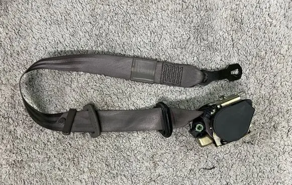 Audi A8 S8 D2 4D Front seatbelt 566339301