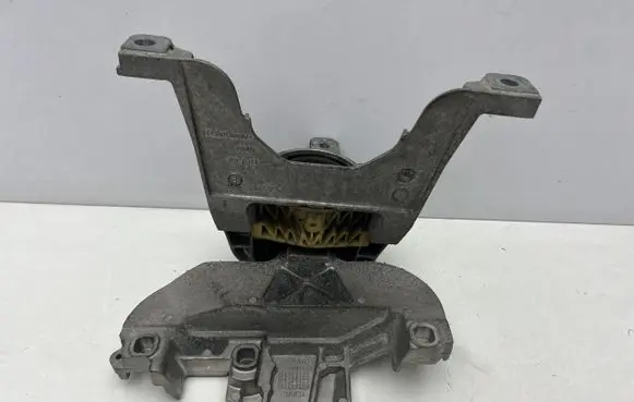 Mercedes-Benz CLA C118 X118 Gearbox mounting bracket A2472403100