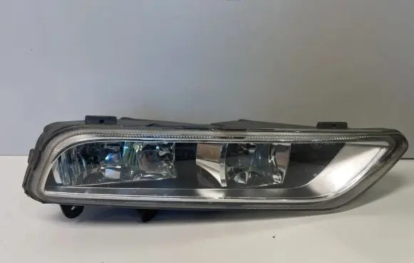 Volkswagen PASSAT B7 Front fog light