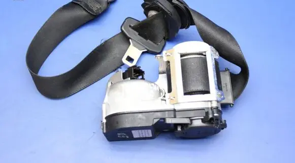 Mercedes-Benz ML W164 Front seatbelt 33033476A 00063774E
