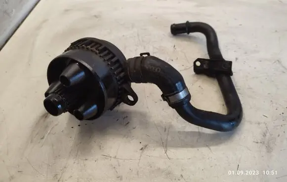 Volkswagen Touareg I Other engine bay part 057103495L