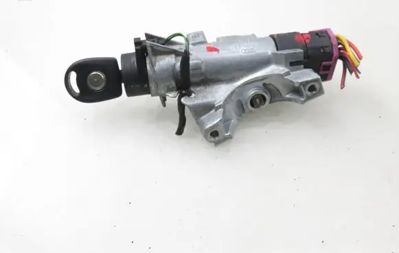 Volkswagen PASSAT B5 Ignition lock 4D0905851E
