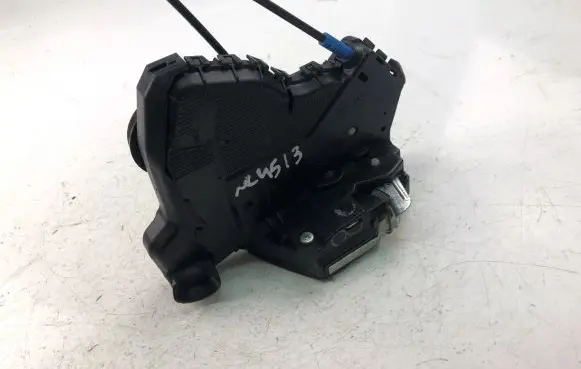 Toyota Auris E180 Coupe door lock (next to the handle) 041217N