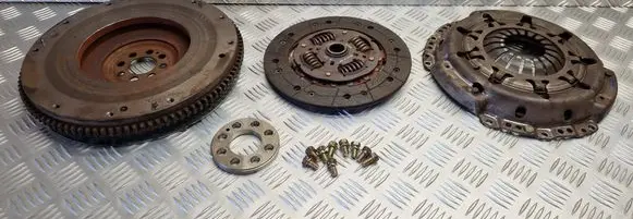 Nissan Almera N16 Clutch set kit 30100BN300 412213700