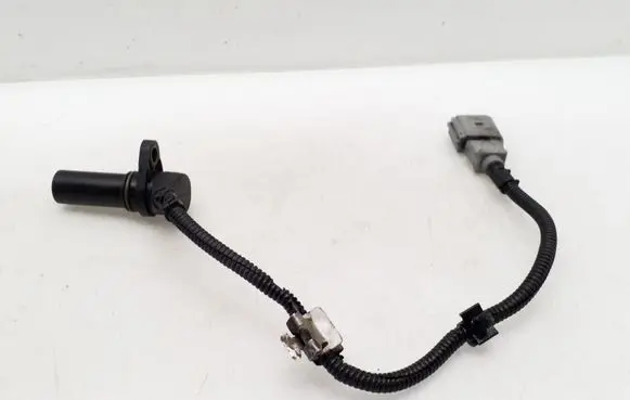 Volkswagen PASSAT B6 Crankshaft position sensor 9805940