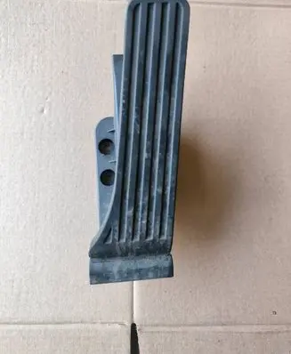 Mercedes-Benz E W212 Accelerator throttle pedal A2043000004 120310 1862