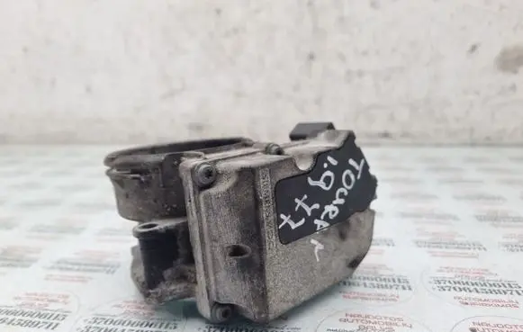 Volkswagen Touran I Throttle valve 03G128063C