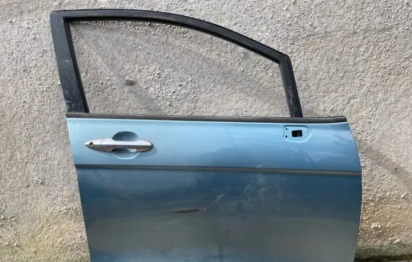 Honda FR-V Front door