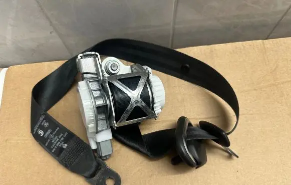 Volkswagen Amarok Front seatbelt 2H0857805E