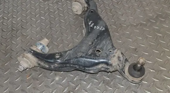 Toyota Land Cruiser (BJ70) Front lower control arm/wishbone