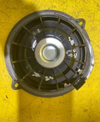 Renault Clio III Front door speaker 8200167235