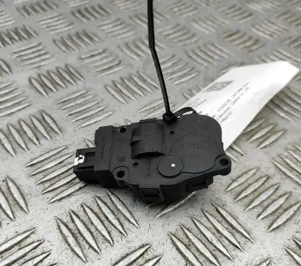 Porsche Cayenne (92A) Air flap motor/actuator 16450178 EFB440