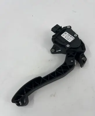 Renault Master III Accelerator throttle pedal 6PV00997801 180101626R