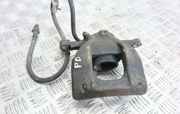 Toyota Avensis T270 Front brake caliper