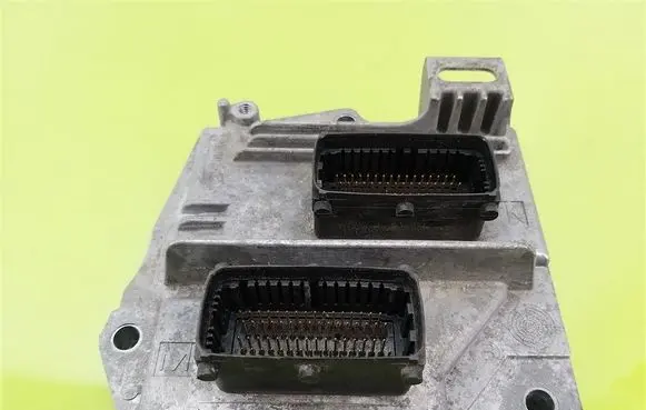 Opel Astra H Engine control unit/module 12230740