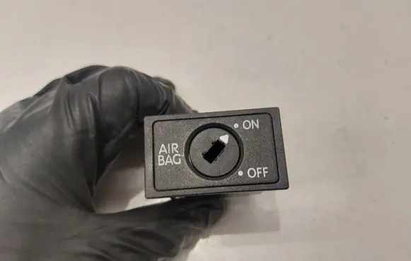 Volkswagen Touran II Passenger airbag on/off switch 1Y0919228B