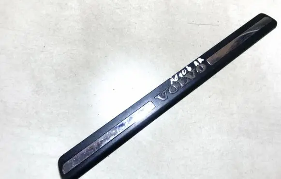 Volvo V70 Front sill trim cover 8659960