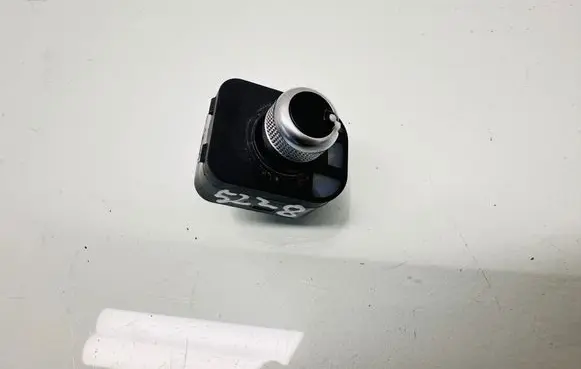Wing mirror switch