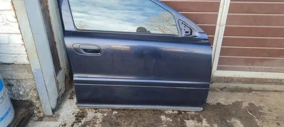 Volvo V70 Front door