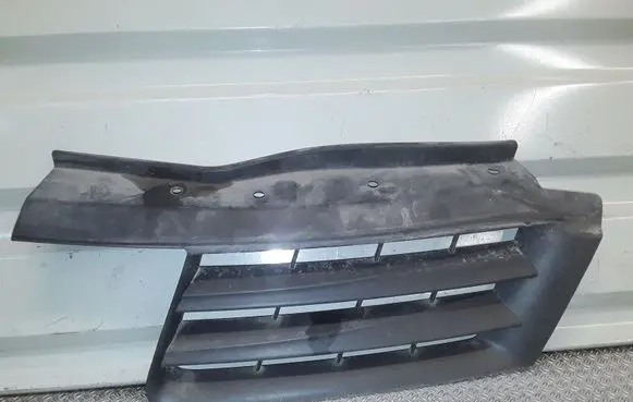 Front bumper upper radiator grill