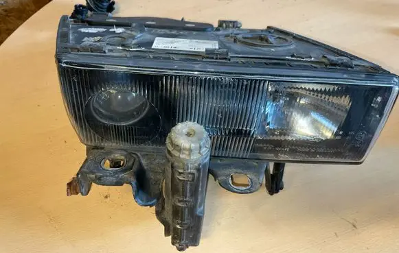 BMW 8 E31 Headlight/headlamp 1383954