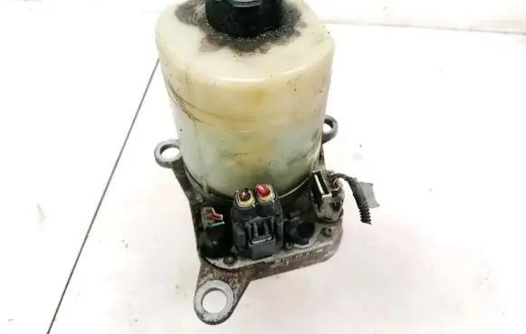 Ford Focus Power steering pump 4M513K514BF