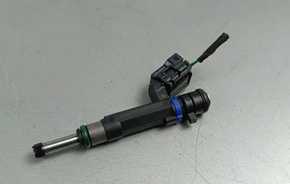 Renault Arkana Fuel injector 223021805649