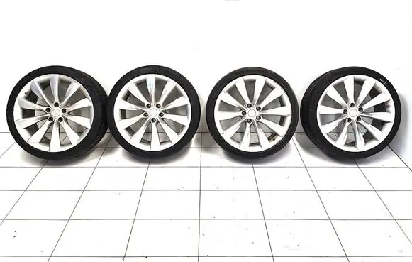 Tesla Model S R12 alloy rim 101733700A
