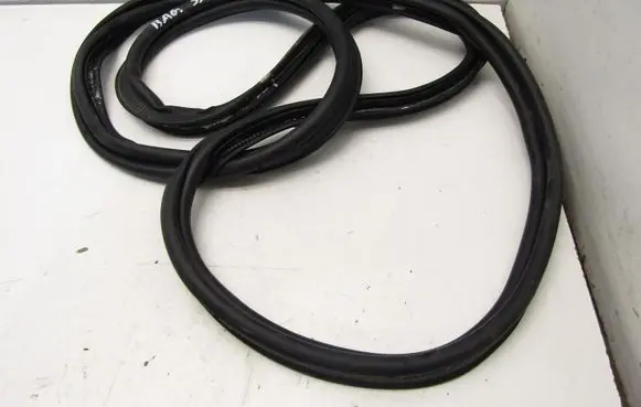 Dacia Sandero III Trunk rubber seal (body) 