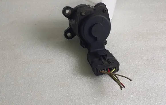 Land Rover Discovery 3 - LR3 EGR valve 2900313949 215979142