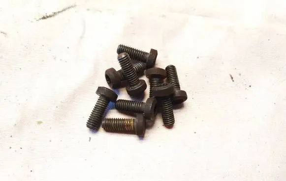 Volkswagen Golf V Nuts/bolts 