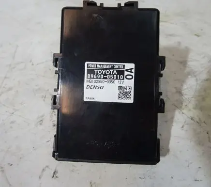 Toyota Avensis T270 Engine control unit/module 89690-05010