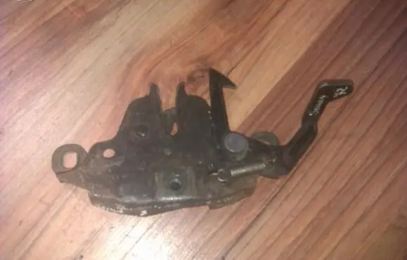 Nissan Sunny Engine bonnet/hood lock/catch