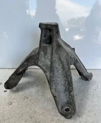 Audi A4 S4 B8 8K Engine mounting bracket 8K0199308