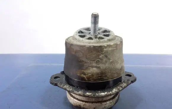 Volkswagen Touareg I Engine mount vacuum valve 7L6199131