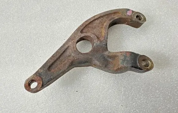Mitsubishi Eclipse (D21A/D22A/D27A) Engine mounting bracket 