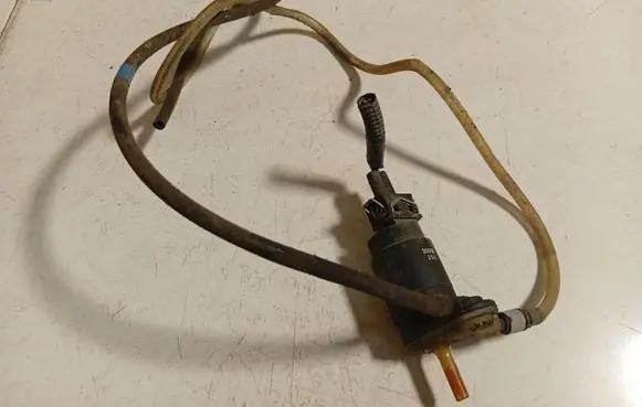 Nissan Primera Windscreen/windshield washer pump 20859