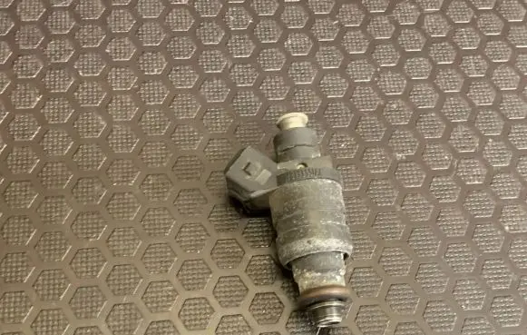 Audi A6 S6 C5 4B Fuel injector 078133551AC