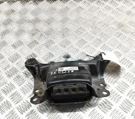 Volkswagen PASSAT B8 Engine mount bracket 5Q0199555AD