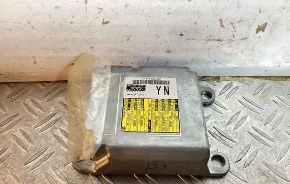 Lexus RX 450H Airbag control unit/module 8917048610