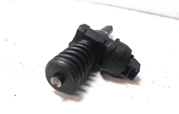 Skoda Superb B5 (3U) Fuel injector 038130073BA